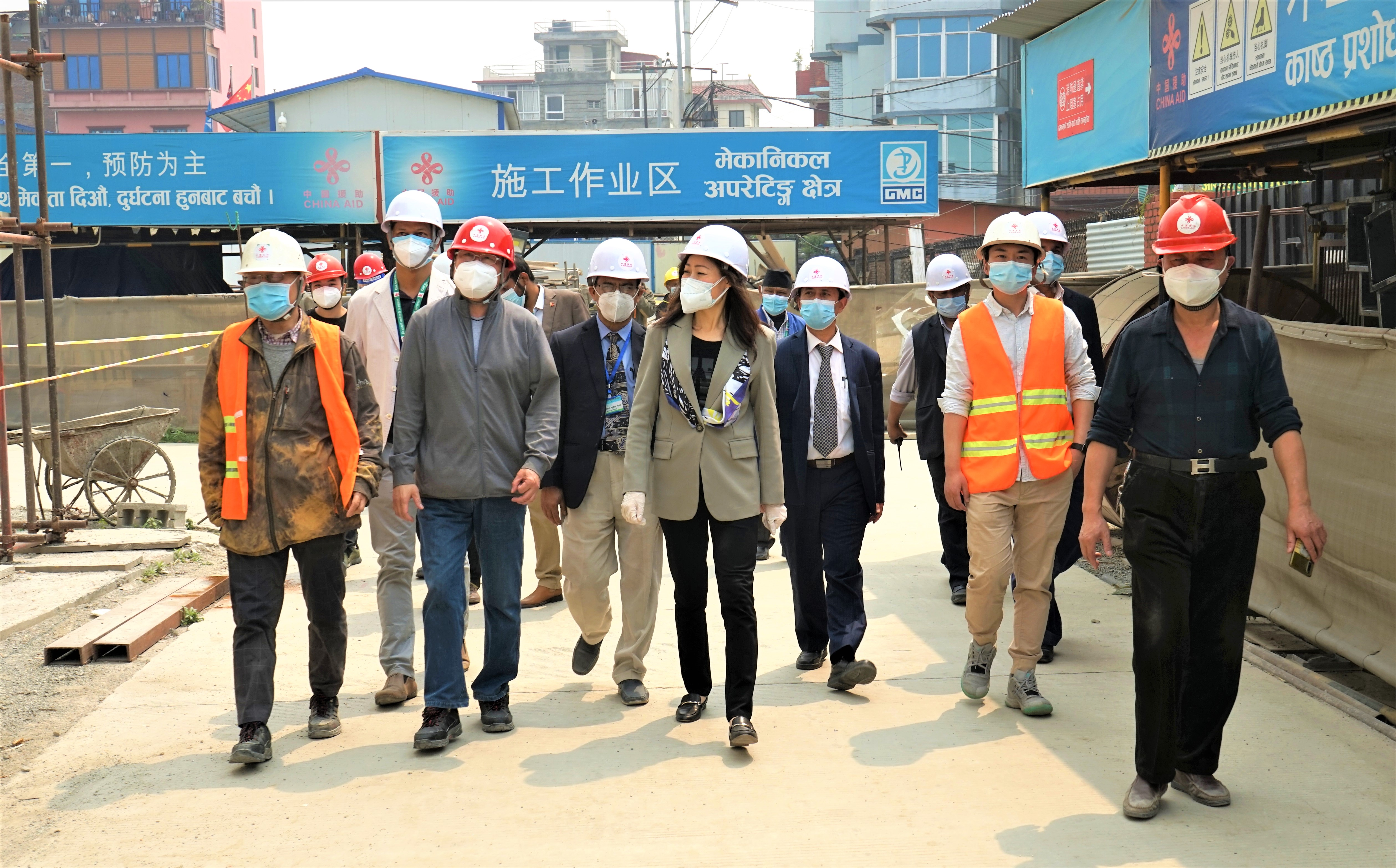 中国驻尼泊尔大使侯艳琪考察中国援 尼泊尔公务员医院升级改造项目